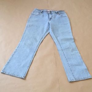 LEVIS Women’s  550 Relaxed Fit Boot Cut - Light Wash - Size 8M
